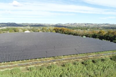 Panneaux photovoltaïques vus du ciel - Agrandir l'image 2 sur 3, fenêtre modale