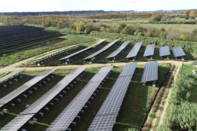 Panneaux photovoltaïques vus du ciel - Agrandir l'image 1 sur 3, fenêtre modale