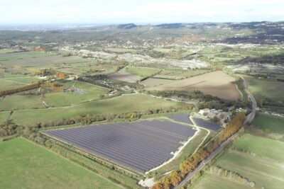 Panneaux photovoltaïques vus du ciel - Agrandir l'image 3 sur 3, fenêtre modale
