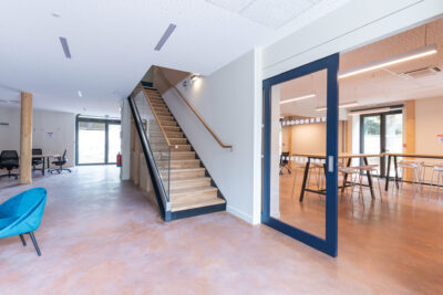 Photo de l'intérieur de la Bergerie, le riz de chaussée et les salles de réunion - Agrandir l'image 7 sur 9, fenêtre modale