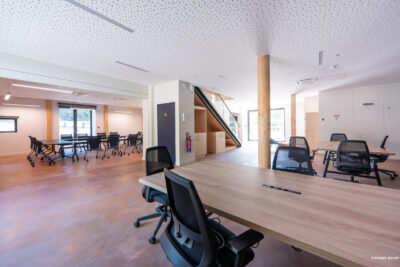 Photo de l'intérieur de la Bergerie, le riz de chaussée et les salles de réunion - Agrandir l'image 6 sur 9, fenêtre modale