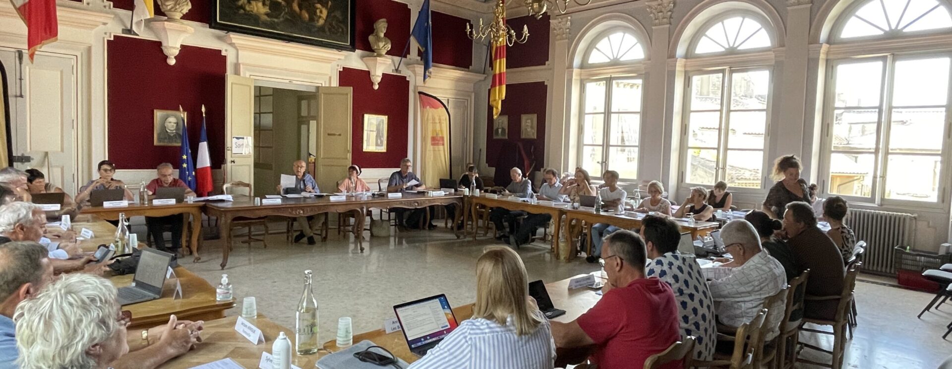 Photo des élus lors d'un conseil communautaire