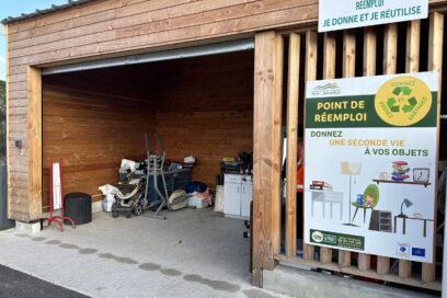 Local de la zone de réemploi à la déchèterie de Maussane - Agrandir l'image, fenêtre modale